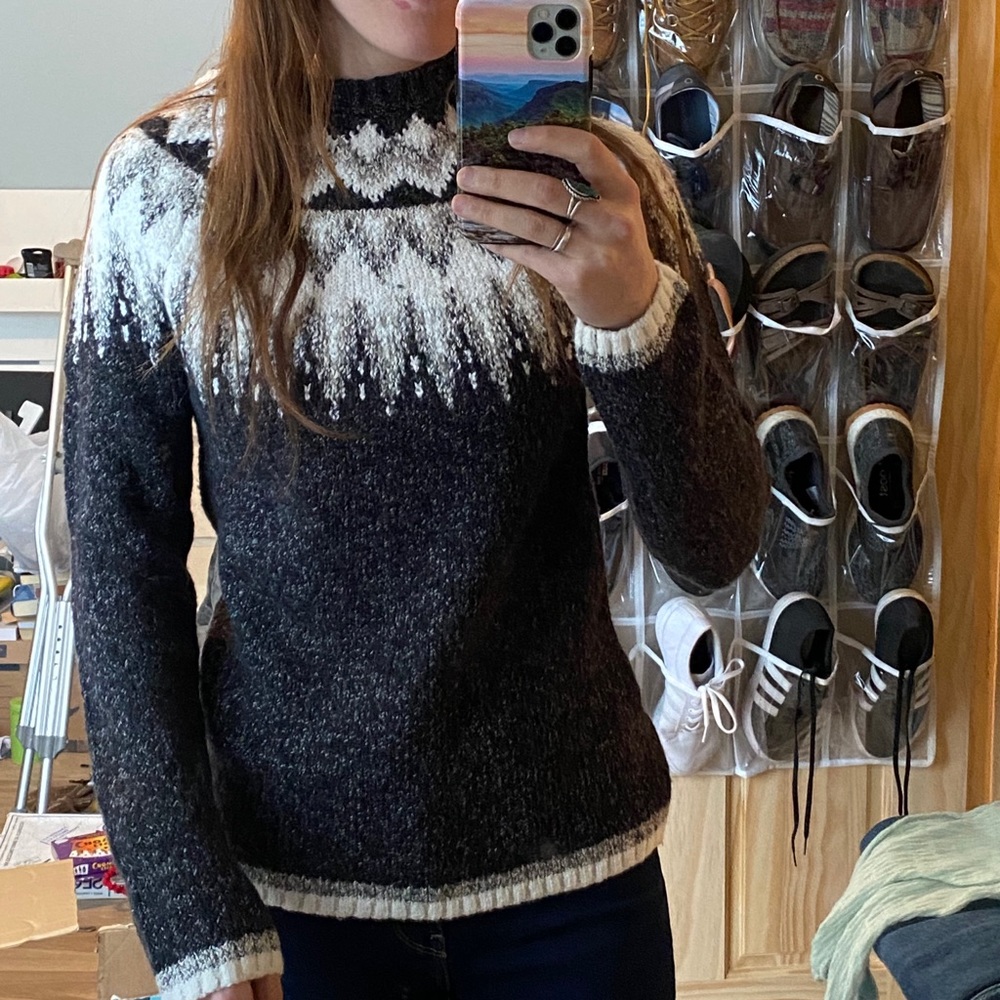 Super cute and comfy Wind River sweater